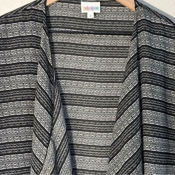 LuLaRoe BlackGray White Striped Kimono Women’s S Water fall Front Short Sleeve. - Picture 3 of 9